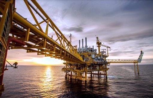 Инвестиции в нефть / фото © Золотой Запас