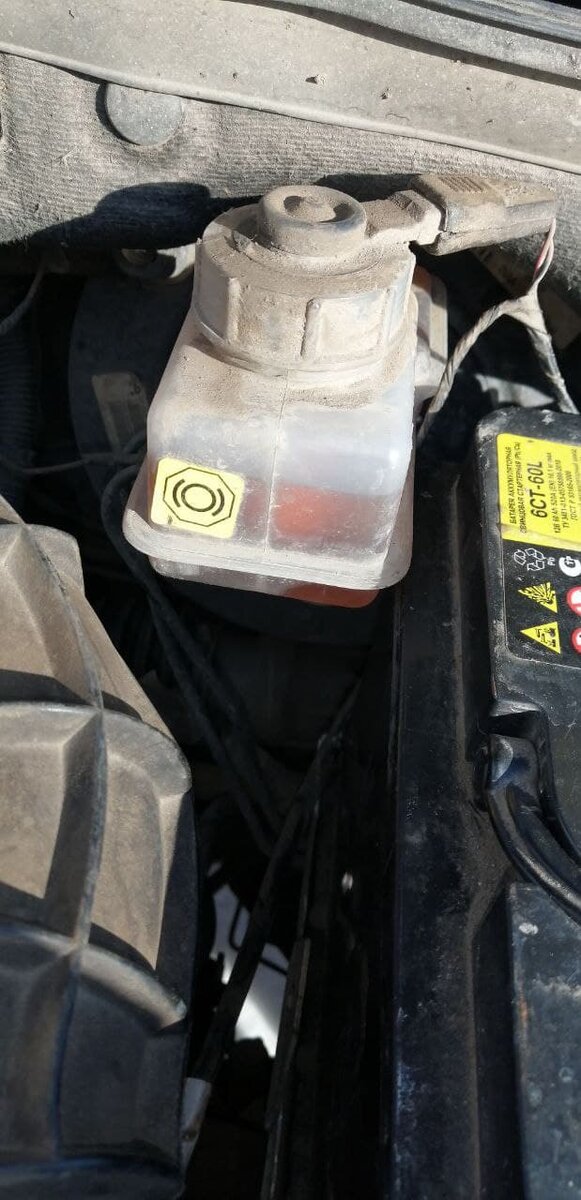 Тормозная жидкость тоже