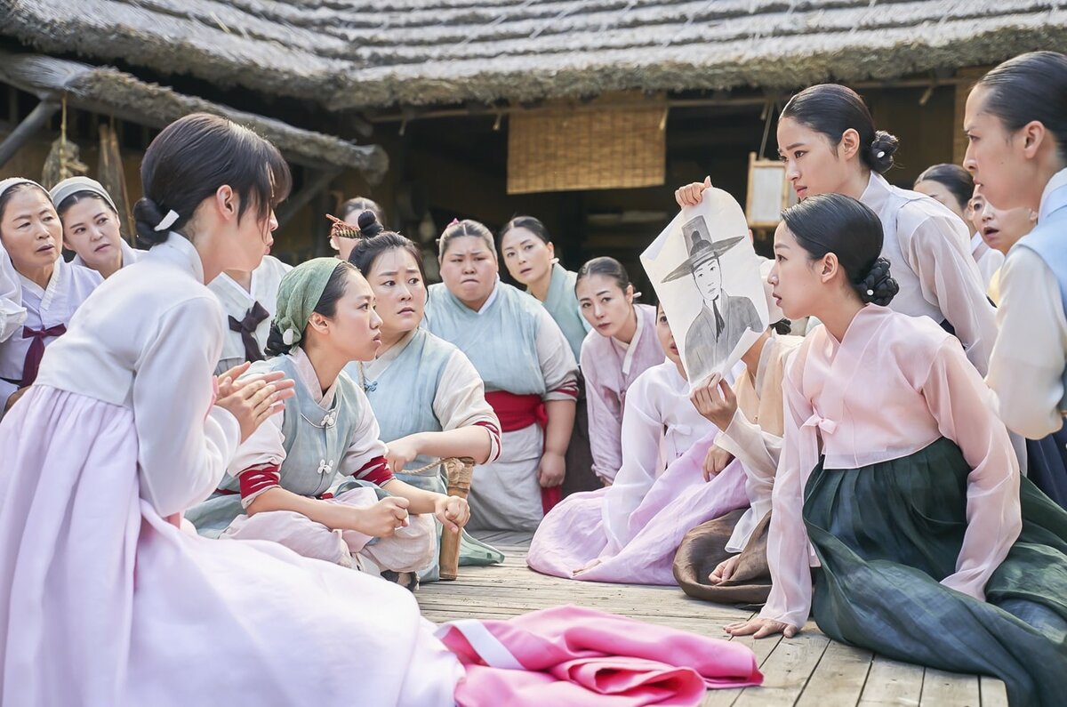 - Что? Что там было? Кто-нибудь знает, как им удалось сохранить свой секрет?  - Эй, это же сказка, а в сказке все разрешается по волшебству, поэтому не задавай глупых вопросов!