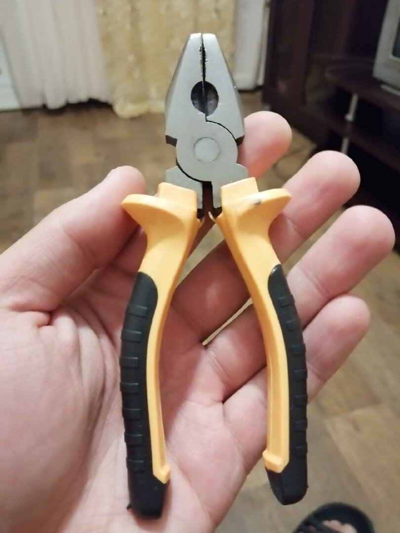 Плоскогубцы