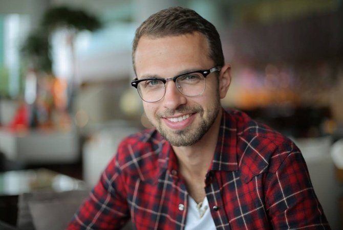 Антон Птушкин, бывший ведущий "Орла и Решки". Сейчас ведет свой ютуб канал о путешествиях. Источник для фото - Яндекс