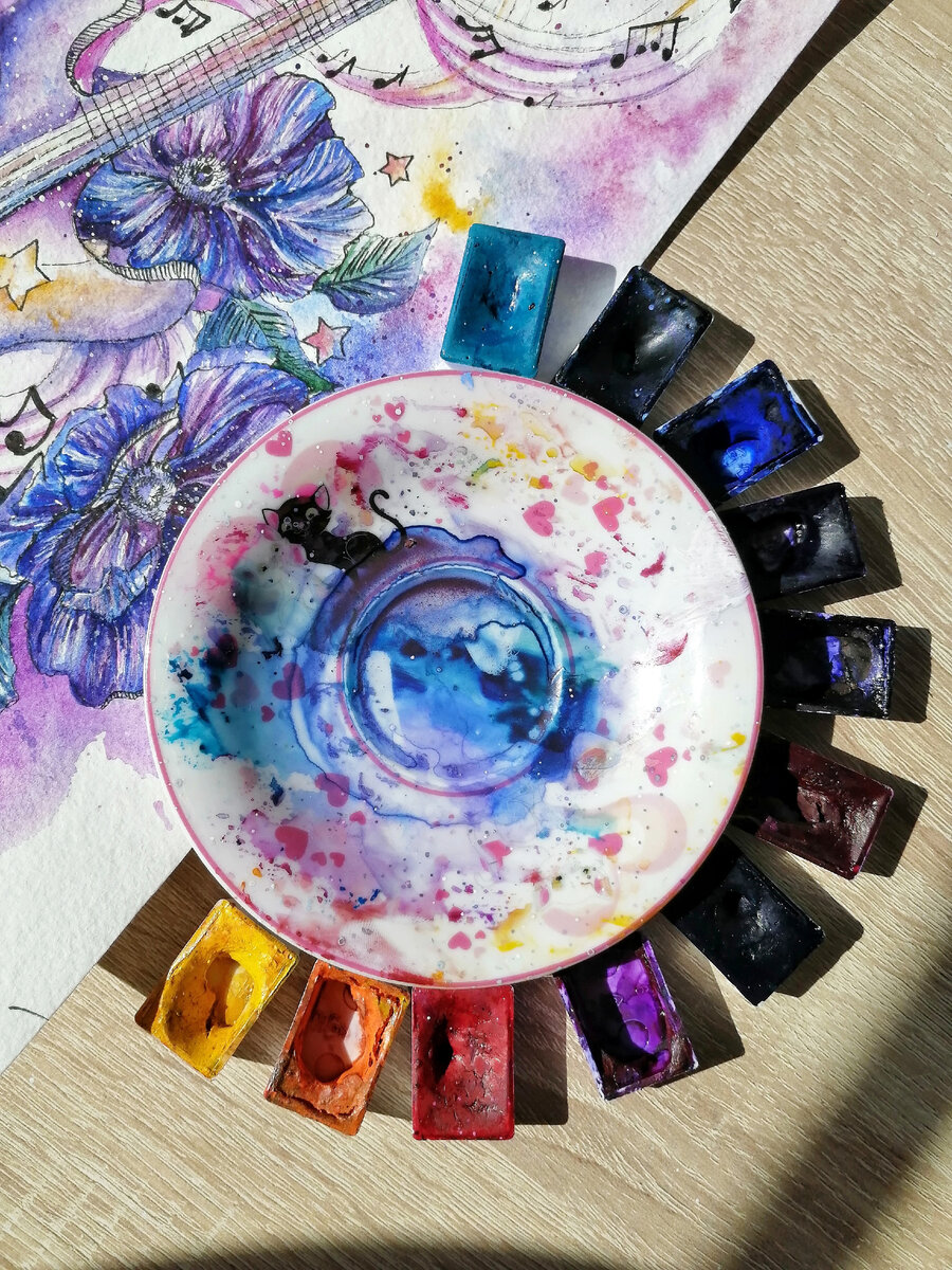 Фото моей цветовой гаммы, которая успела пополниться за лето несколькими новыми цветами)