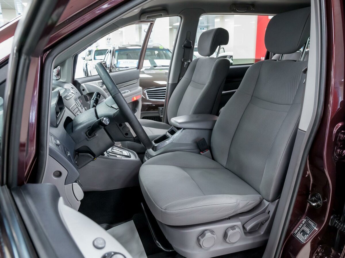 Stavic - крутой семейный автомобиль, у которого нет конкурентов в России. Источник иллюстрации - auto.ru