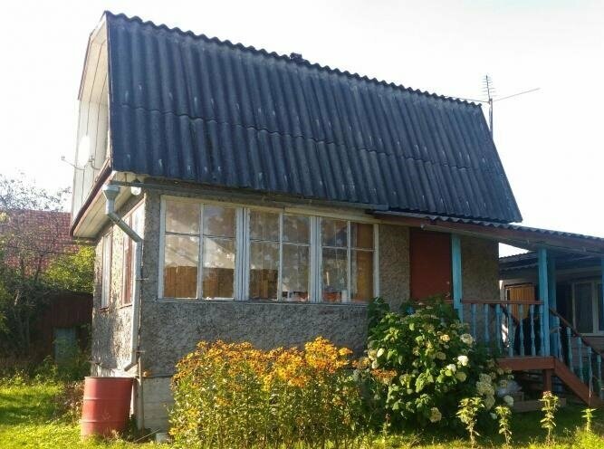 Антенна наружная на даче.