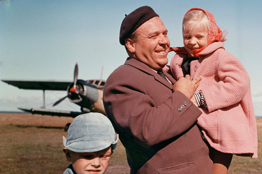 На сельском аэродроме в СССР