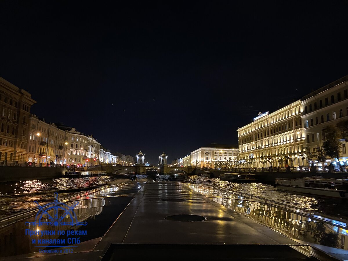 Ночная экскурсия по рекам и каналам Петербурга