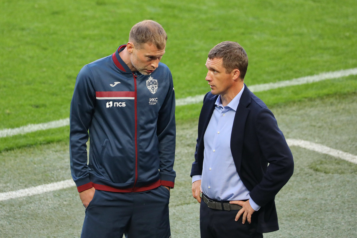 Вроде бы мы не в Спартаке! Че нас меняют каждые полгода то? А?