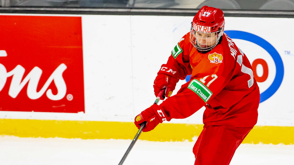 17-летний нападающий СКА Матвей Мичков забил три шайбы в двух матчам молодежного чемпионата мира /fhr.ru 