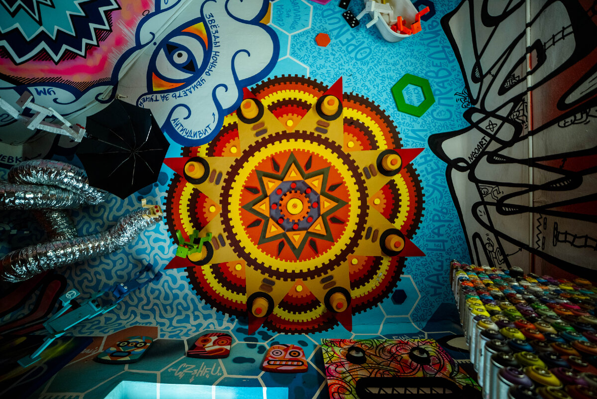 Граффити. Стрит арт киров. Арт пространство. Спасская 67д киров. Граффити пространство.