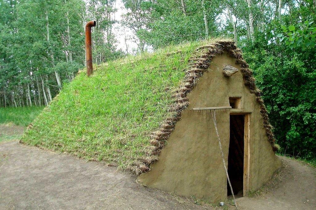 Шалаш из бревен