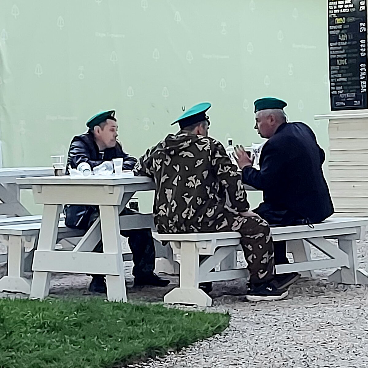 Традиционно на троих