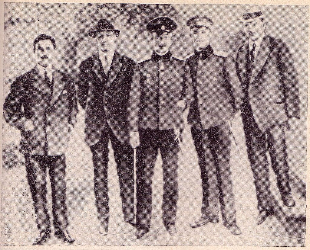 Нестеров среди членов Киевского общества воздухоплавания. 1910-е