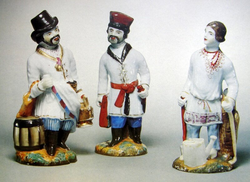 Фигурки с завода С.Кудинова (сбитенщик, стекольщик и огородник)