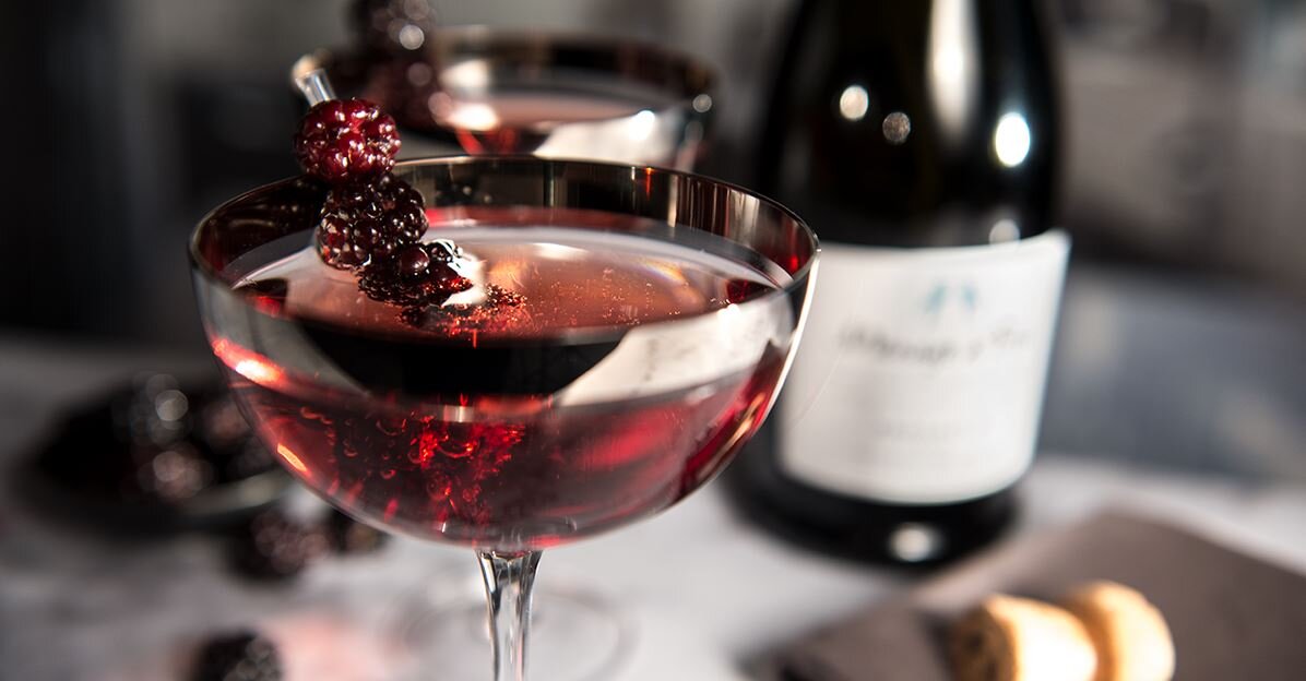 Классический рецепт красного вина. Kir Royal коктейль.