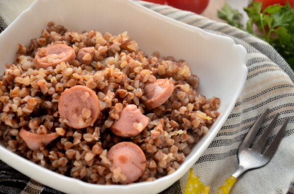 Гречка с сосиской 