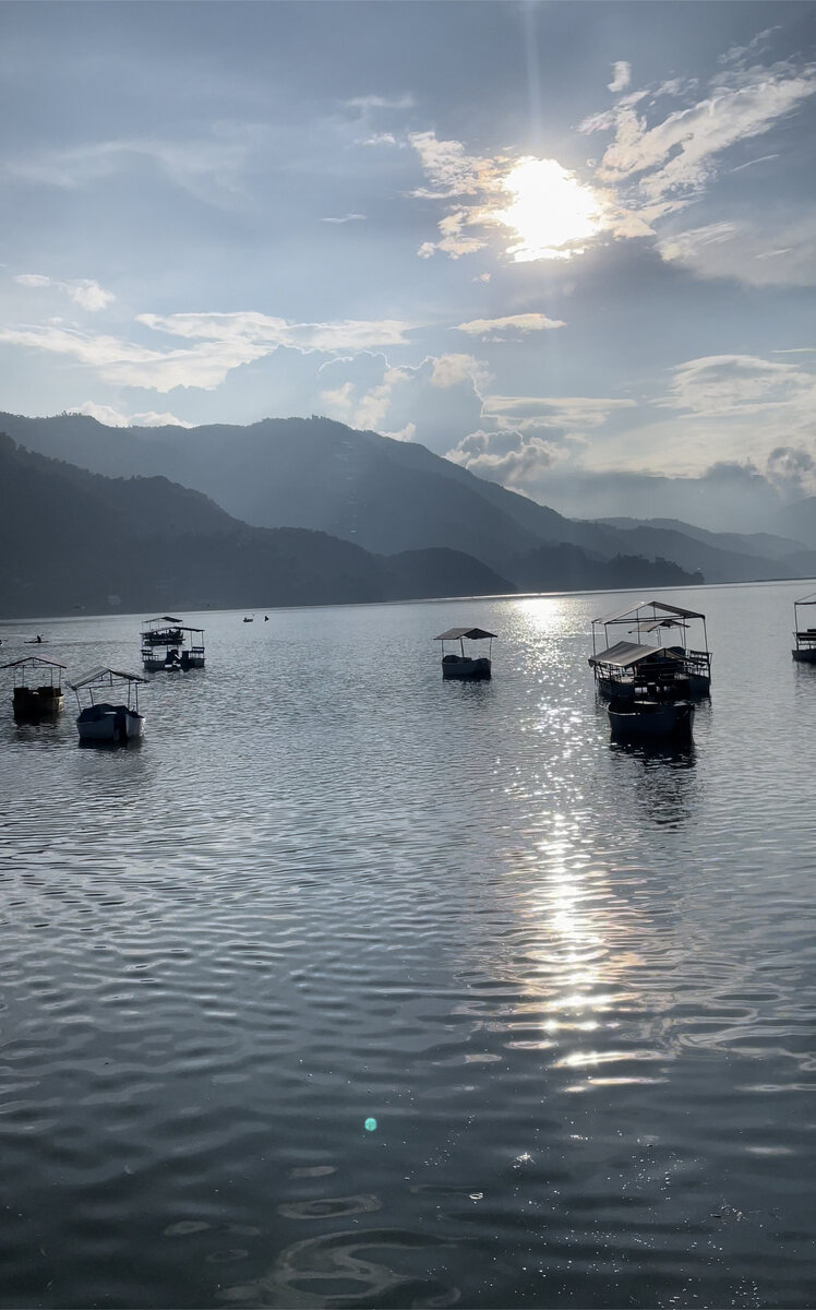 Горы и озеро, красота#Фева 