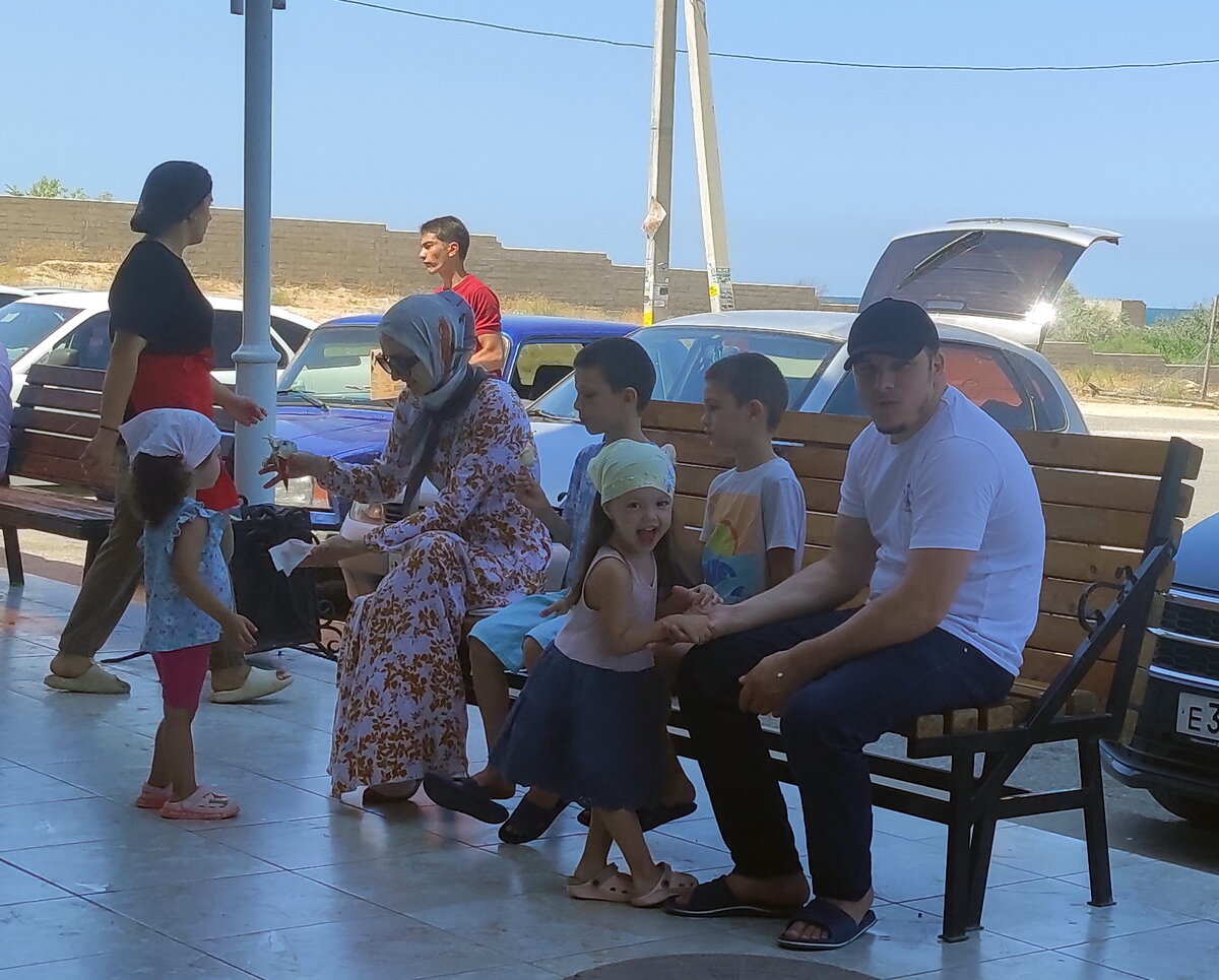 В молодых семьях уже по 4 ребенка