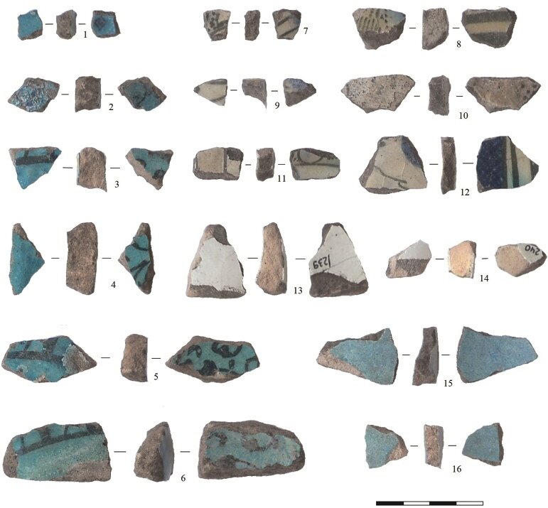 Фрагменты поливной керамики с селища Подымалово-1