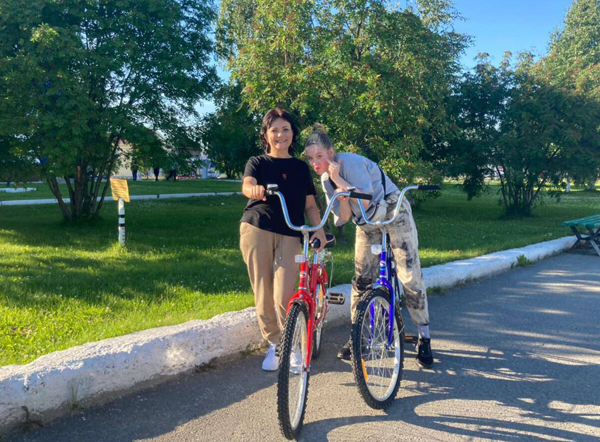Велосипедные прогулки с подростками. Мы с Диной.