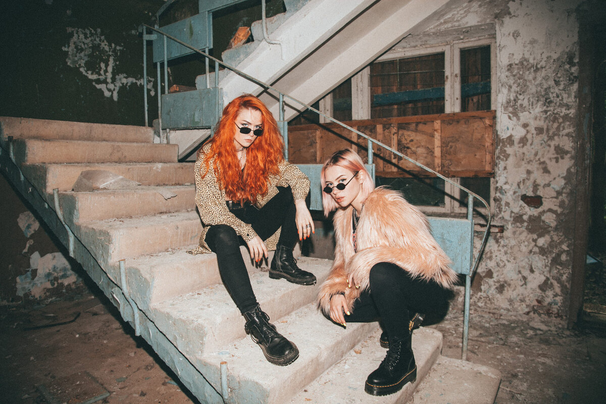 Алина и Соня из "кис-кис"