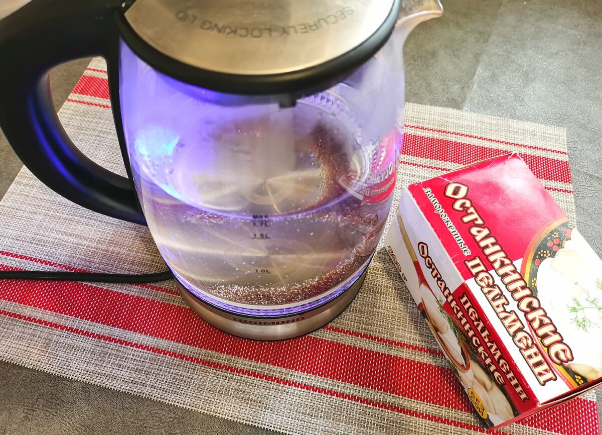 Чайники тогда ещё были пластмассовые, спиралевые