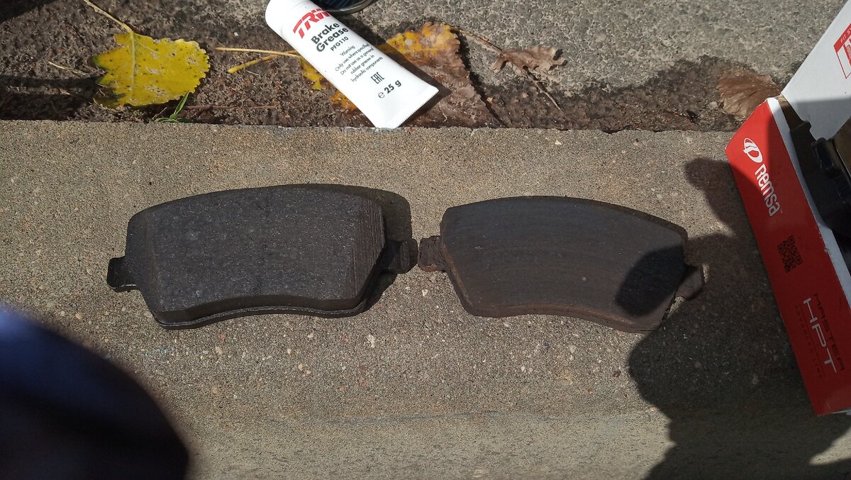 Лада Веста, замена тормозных дисков и колодок спереди. | Бракодел Мъ | Дзен