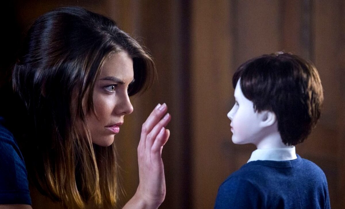 Кадр из фильма "Кукла/The Boy" 