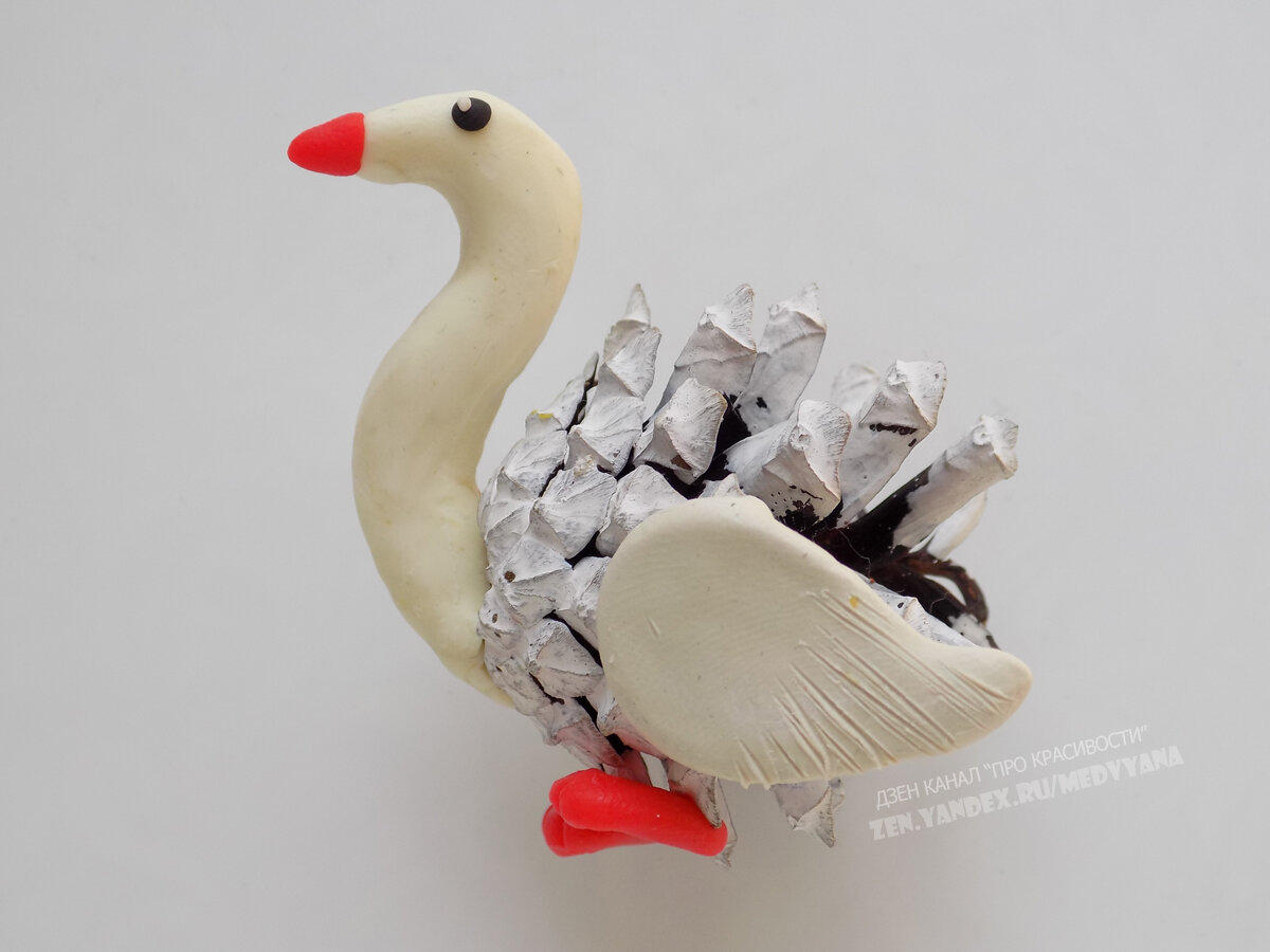 Лебедь из пластилина