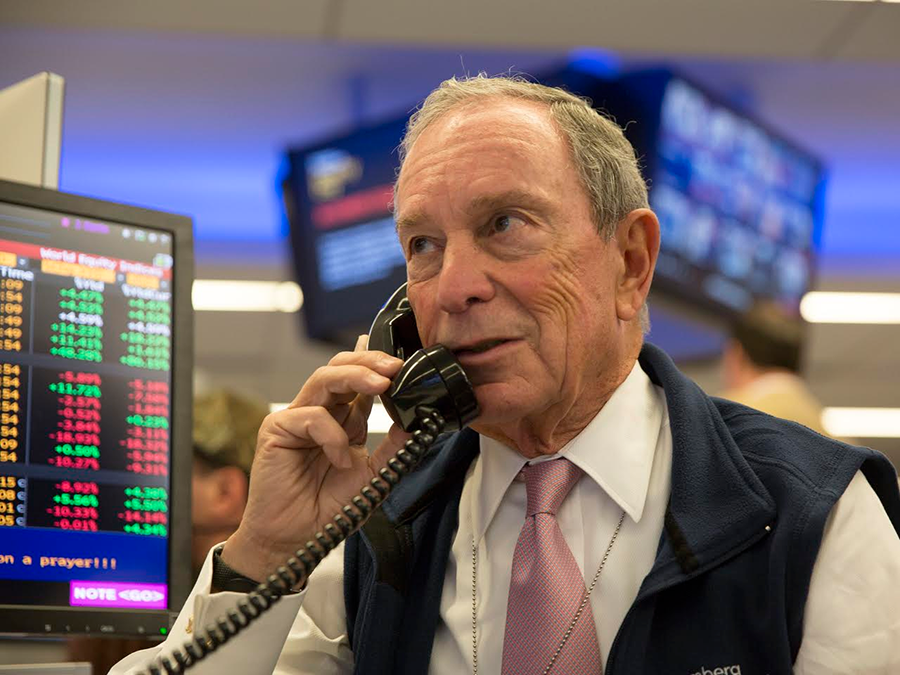 Майкл Блумберг — американский предприниматель, политик и филантроп, владелец Bloomberg LP и информационного агентства Bloomberg, по состоянию на 5 мая 2018 года занимал 11-е место в списке самых богатых людей мира по версии Forbes. Лично разработал компьютерную систему для трейдеров, 108-й мэр Нью-Йорка, сумевший сбалансировать городской бюджет и свести безработицу в городе к рекордно низкому уровню. В 2020 году вел избирательную кампанию, чтобы стать кандидатом в президенты США от Демократической партии, но затем снял свою кандидатуру, поддержав Джо Байдена.