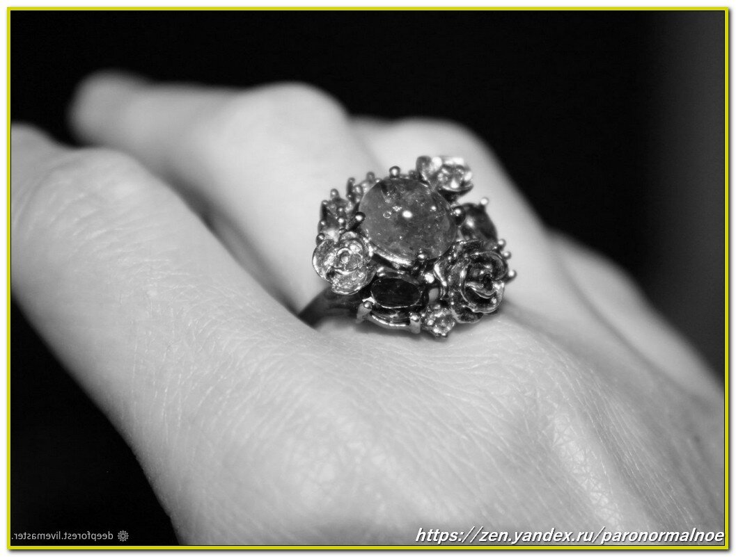 Источник фото: https://www.livemaster.ru/item/33947644-ukrasheniya-koltso-s-turmalinami-serebro-zoloto-tajnoe-zhelan