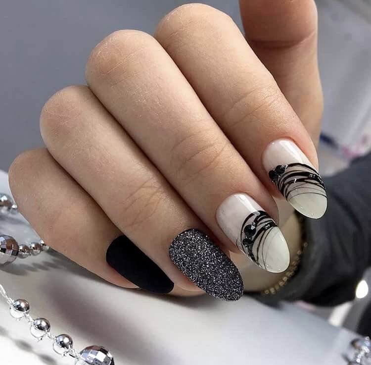 Дизайн «Ловец снов» на ногтях витражными гель-лаками