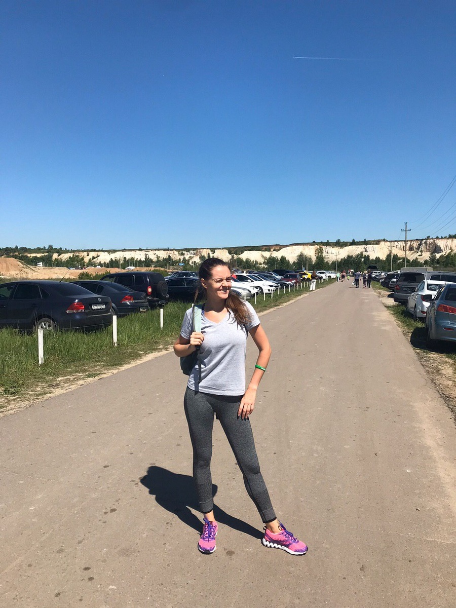 В день соревнования. Я чистая и пока еще улыбаюсь)