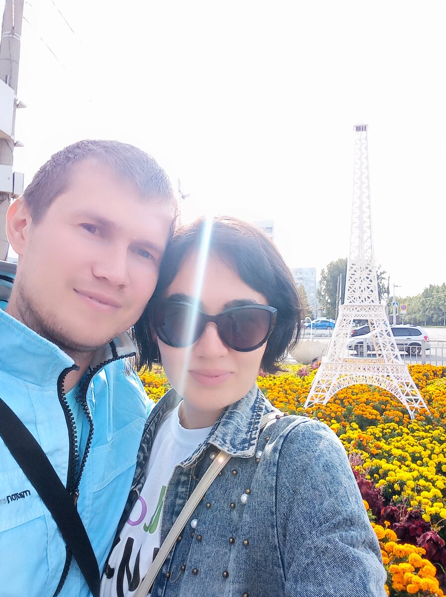 Вот такая романтическая прогулка по "Парижу" сегодня у нас получилась. Наверное, первая за последние полтора года🙈