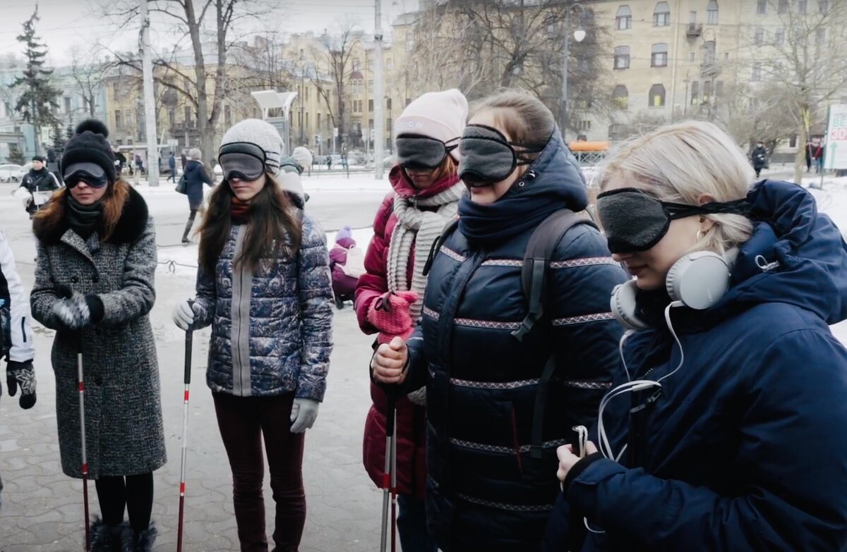 Самый экстремальный маршрут Петербурга: повязка на глаза, в руки трость,  приготовьтесь прожить час в полной темноте | Архистория | Дзен