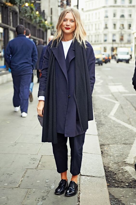 Синий + черный = элегантность, а не скука. Photo by pinterest.ru