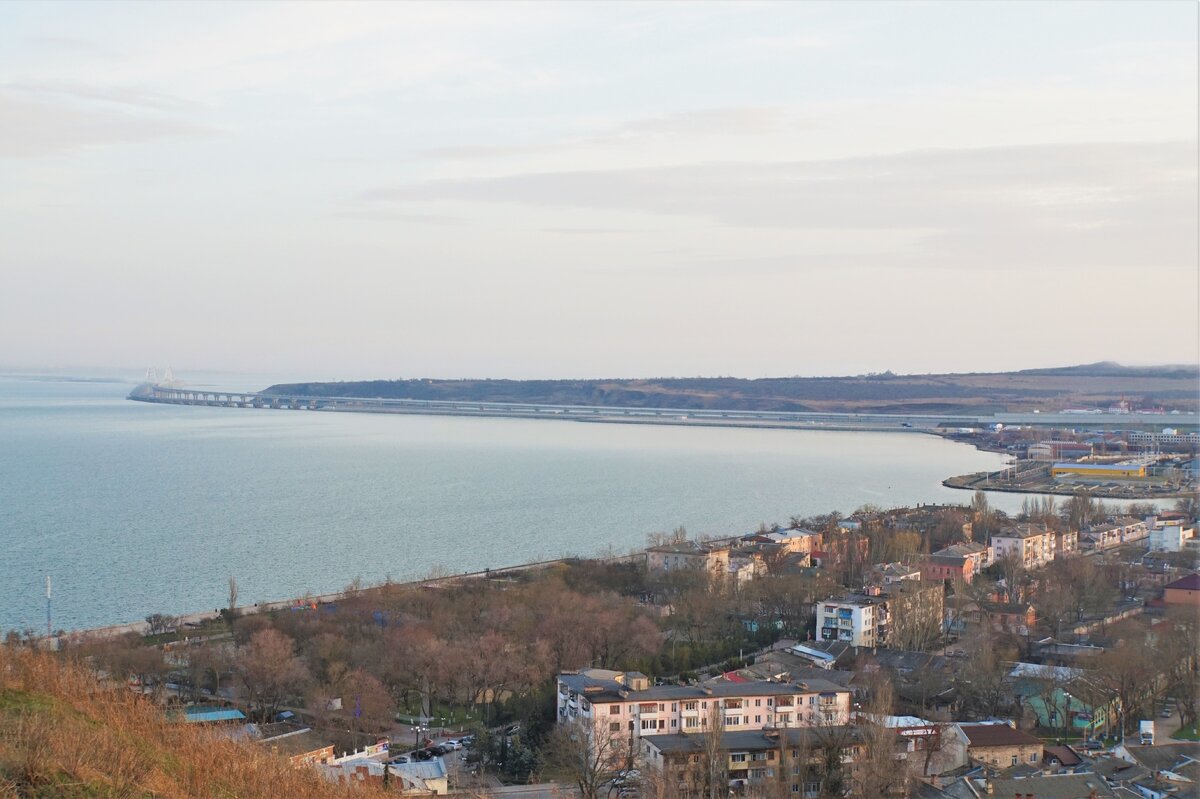 Вид на город с горы Митридат. Снято прошлой осенью.
