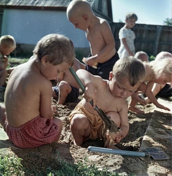 Всеволод Тарасевич. В детском саду. Дата съемки 1957 год. МАММ / МДФ