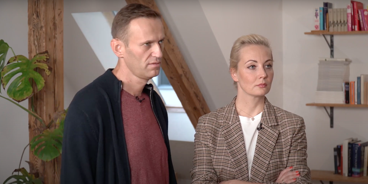 дудь и собчак. интервью навального дудю. оскар кучера дудь. навальный с женой у дудя. дудь интервью группа.