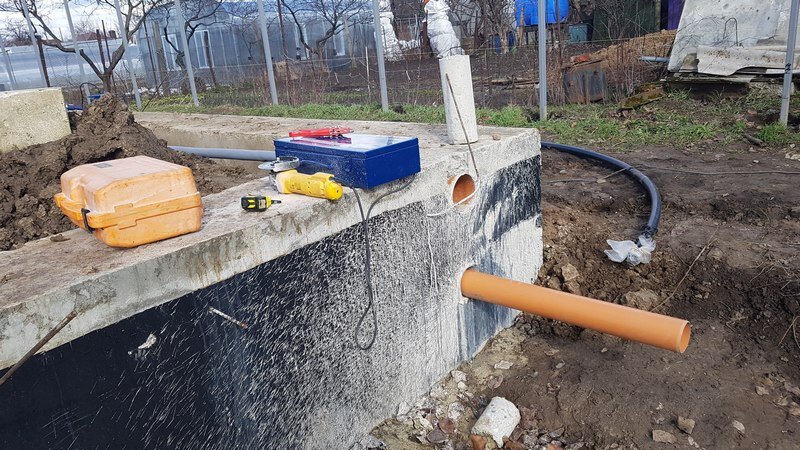 Канализацию делали в начале весны