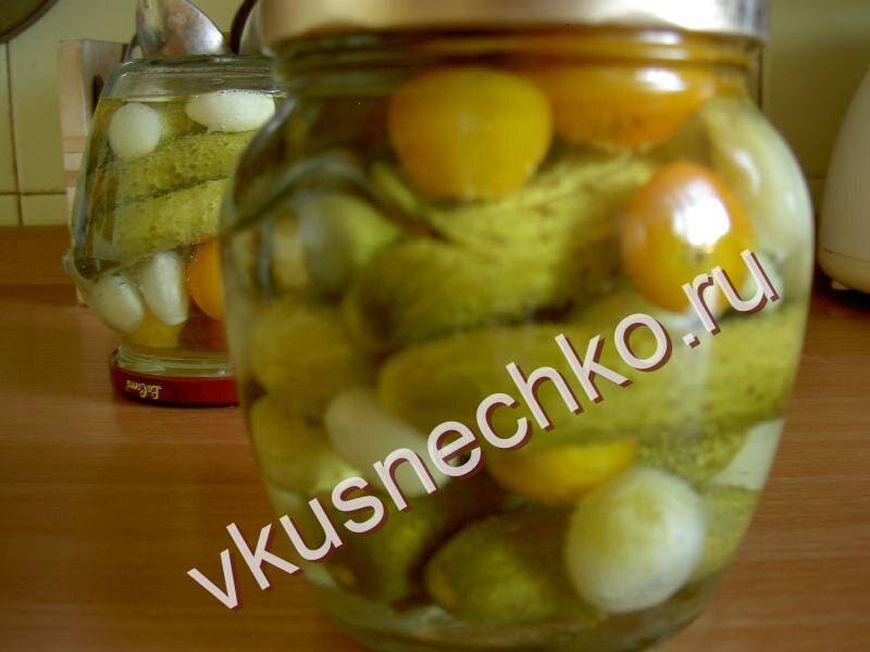 Маринованная мелочь (огурцы, лук, томаты черри), пошаговый рецепт с фото как замариновать на зиму в банках.