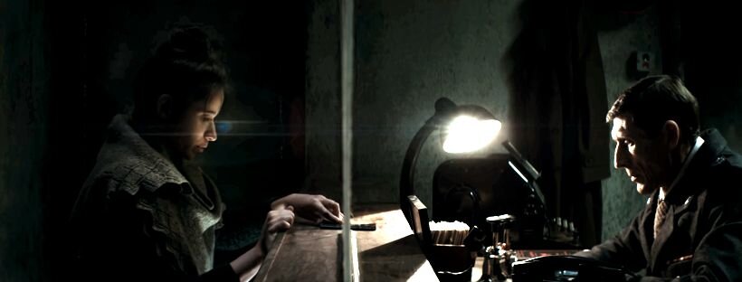 Кадр из фильма «Ваши документы» 