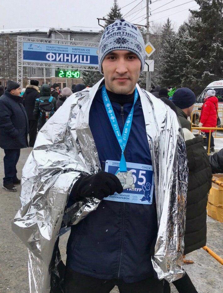 Пробежал зимний полумарафон. 