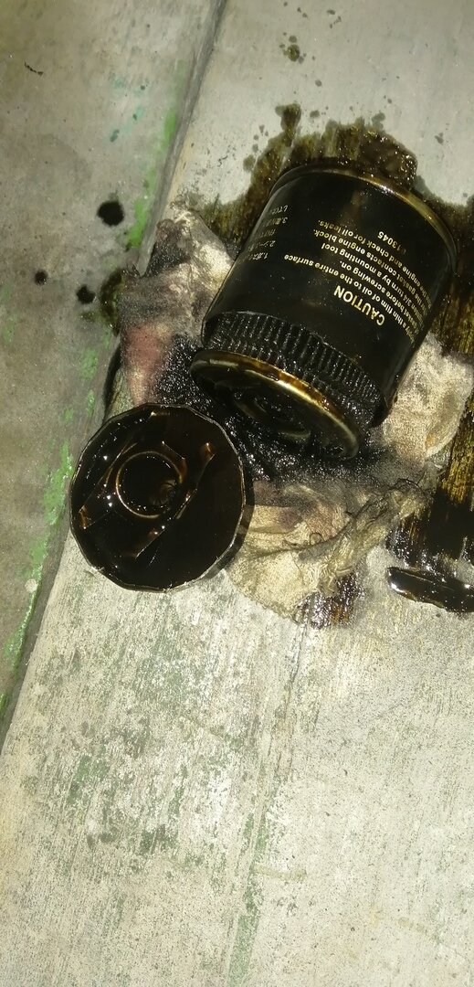 Приклеил на маслянный фильтр неодимовые магниты, после 10 тыс.км снял его и разрезал, показываю есть ли эффект