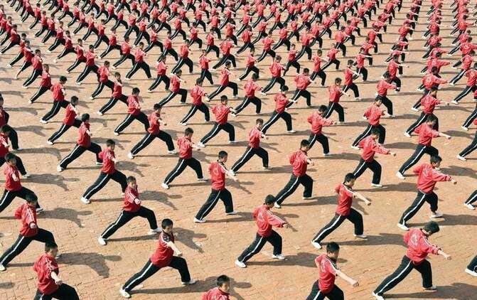 Источник: https://www.scientificamerican.com/article/moving-in-sync-creates-surprising-social-bonds-among-people/