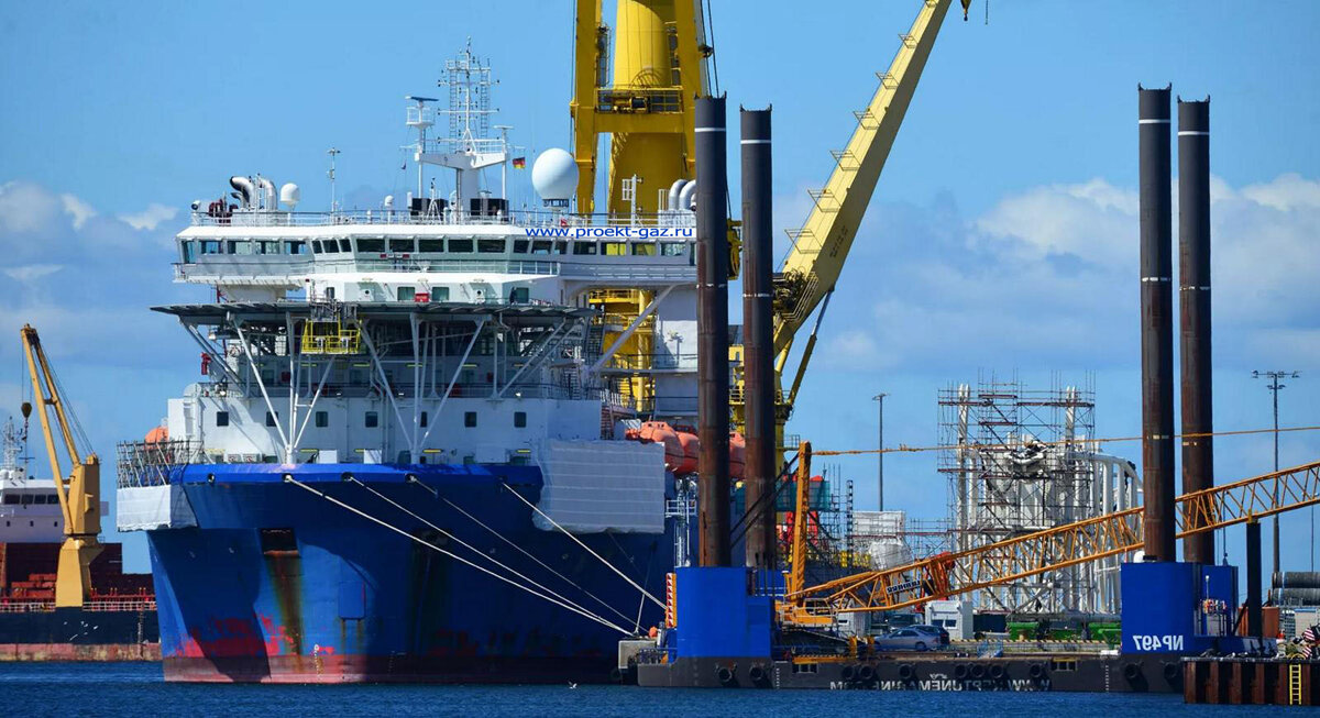 Судно-трубоукладчик "Академик Черский"