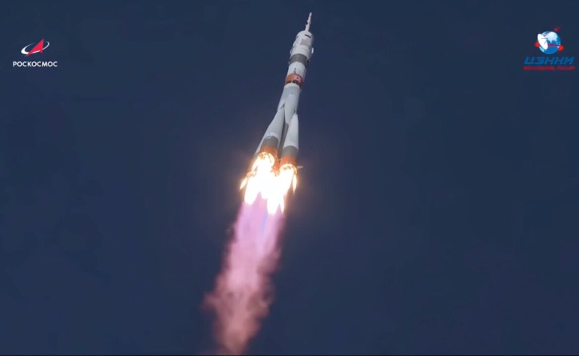 Старт «Союз-2.1а» с космическим кораблём «Союз МС-17». 