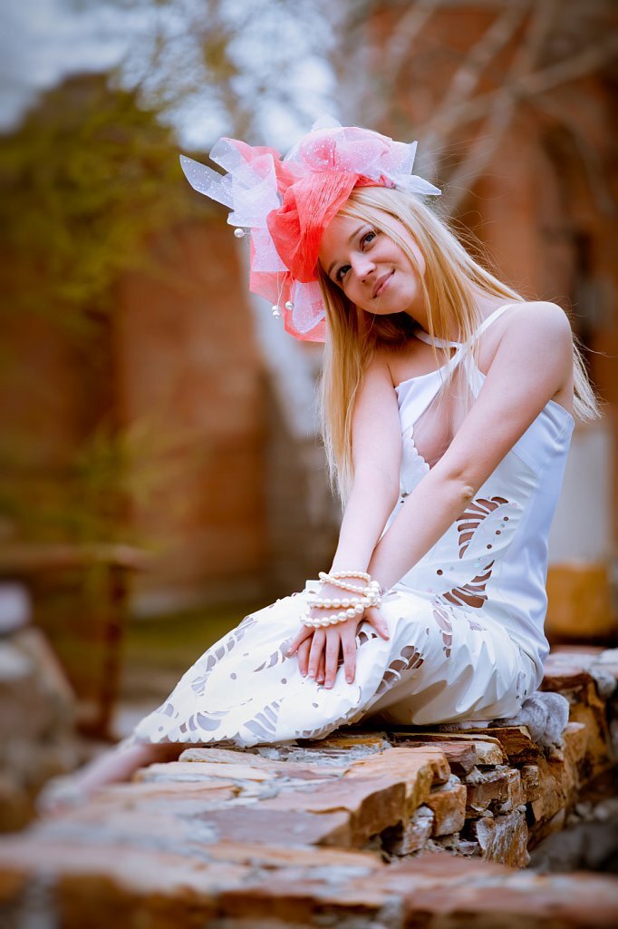 она прошла как королева по зеленым