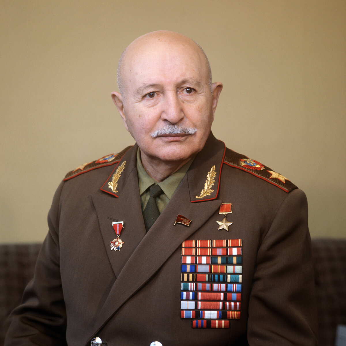 И х баграмян. Ованес Хачатурович Баграмян. Оганес Баграмян Маршал