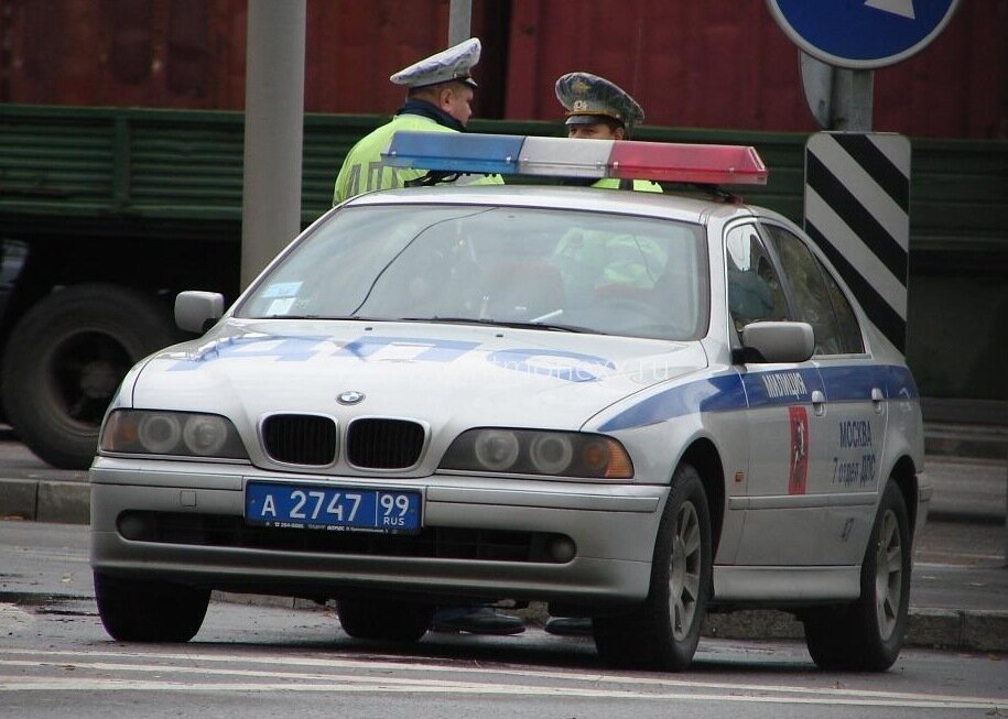 BMW м5 с мигалками