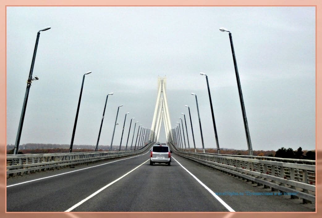 На территории моста.